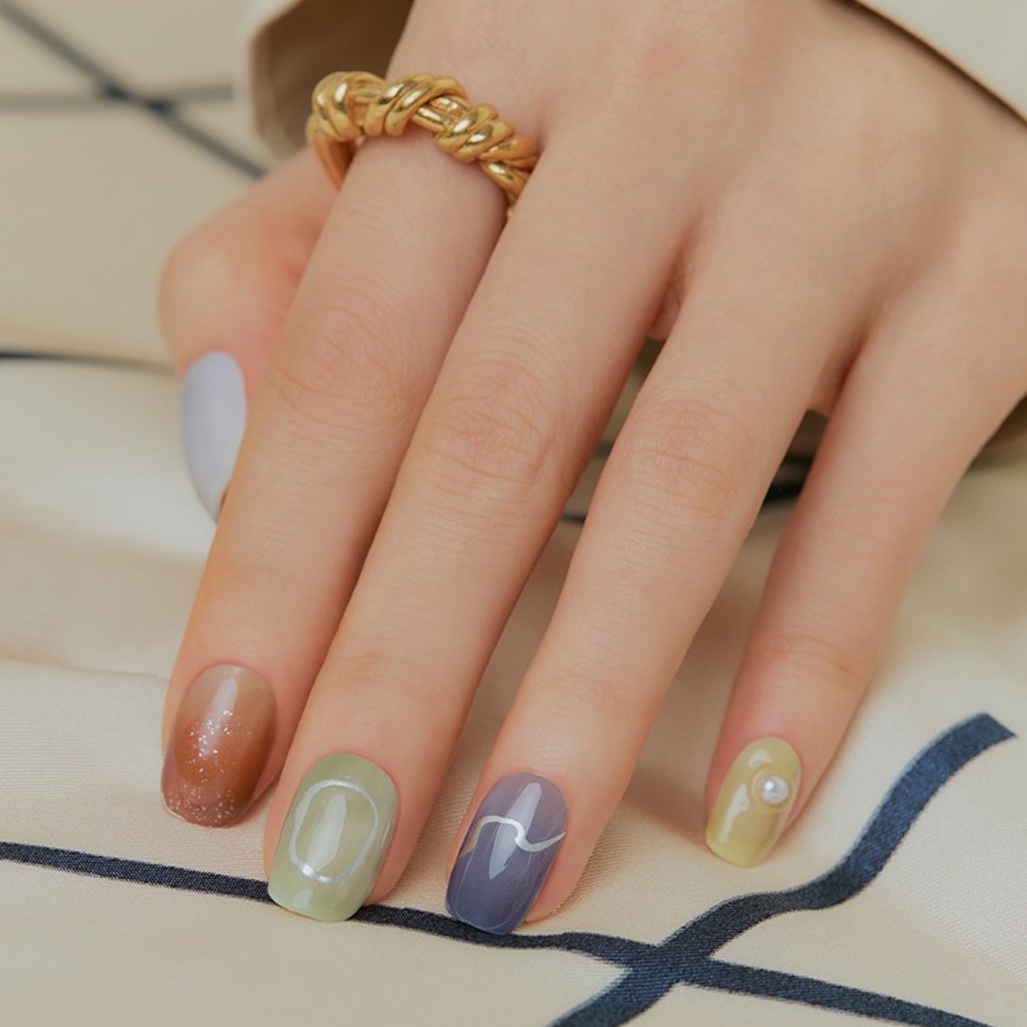 N Breezing Day Nail