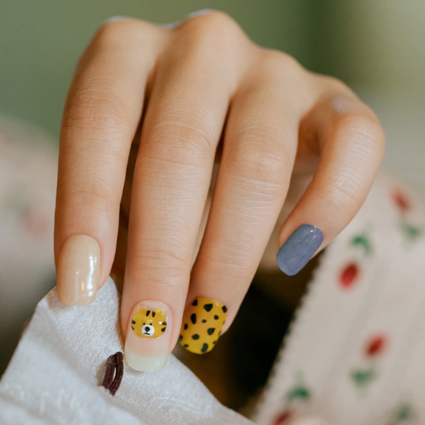 N Tiger Jelly Nail